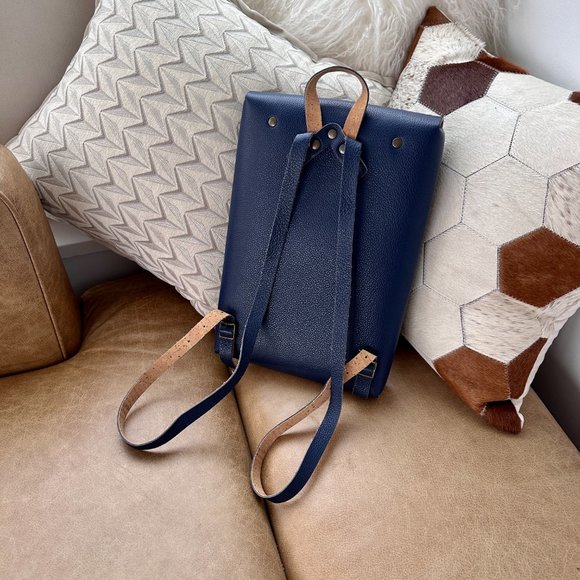 🎒 Experience Sustainability with the MUD Handcrafted Backpack🍀 - Picture 3 of 8